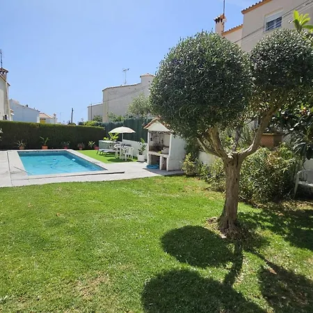 Con Piscina Privada Nyaraló *
