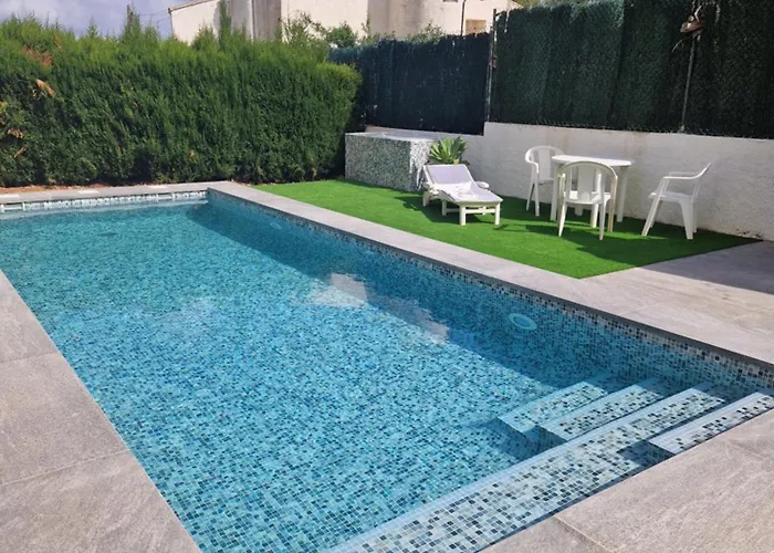 Nyaraló Con Piscina Privada *
