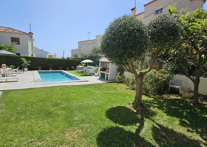 Con Piscina Privada Nyaraló *